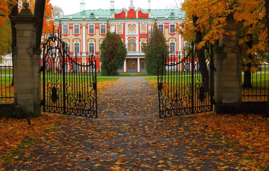 Mediavel Old Town And Baraque Beauty Kadriorg Palace Sightseeing Tour