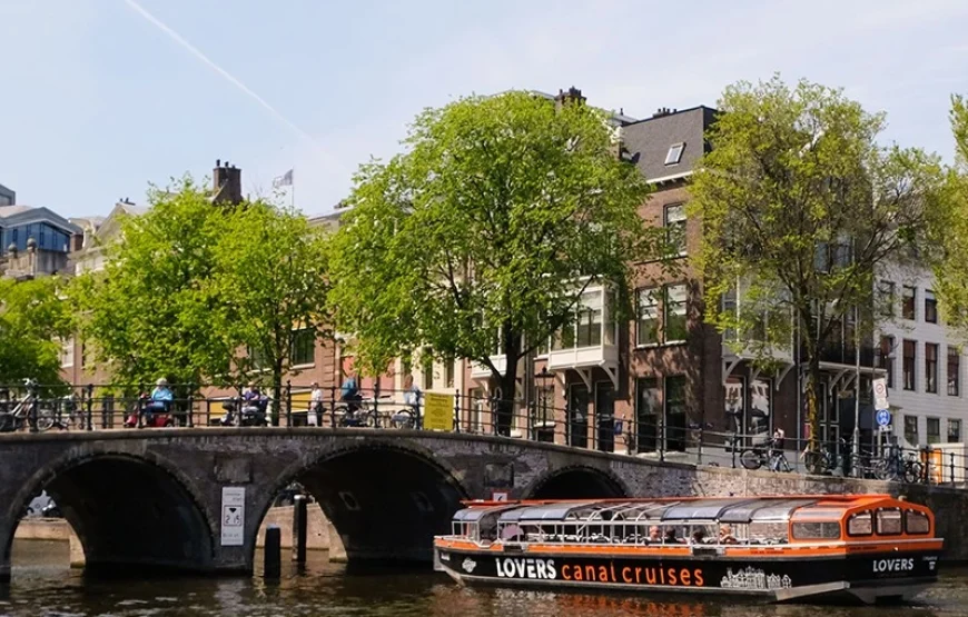 Semi-Open Boat Cruise in Amsterdam