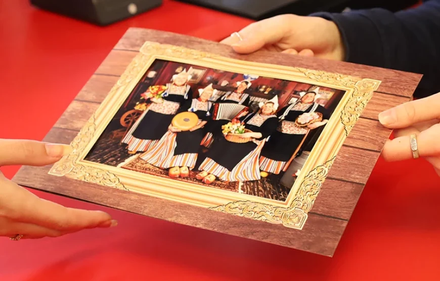 Picture in Volendam attire 2 – 4 people (price per person)