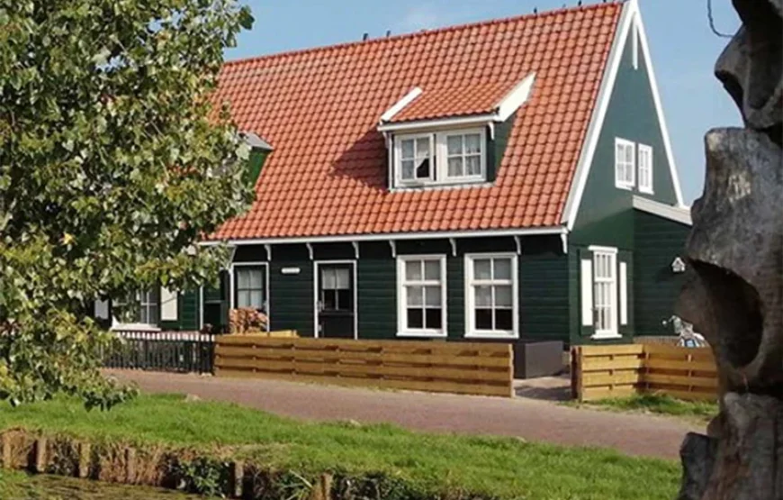 Explore Marken & Volendam by e-bike