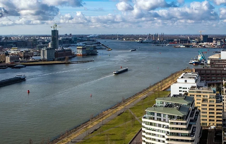 A’DAM LOOKOUT with drinks