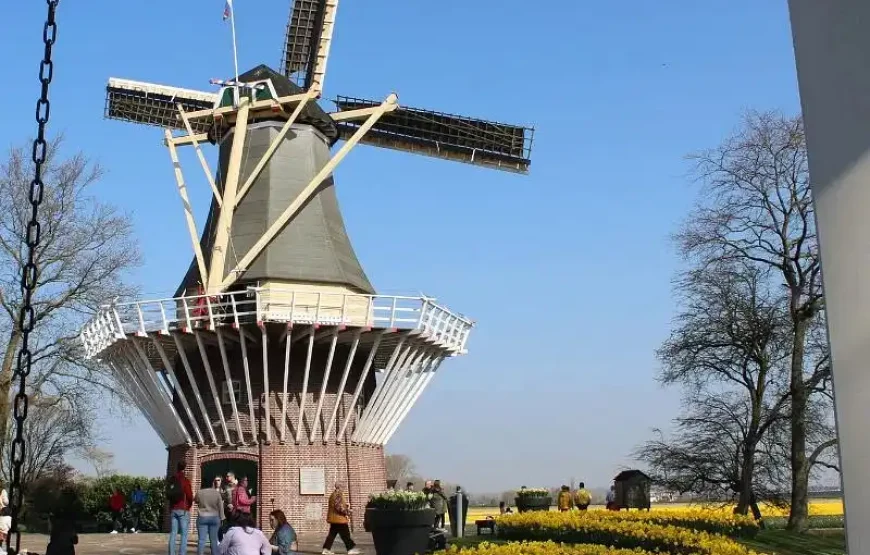 Keukenhof day trip from Amsterdam + Canal Cruise