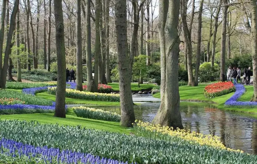Keukenhof day trip from Amsterdam + Canal Cruise