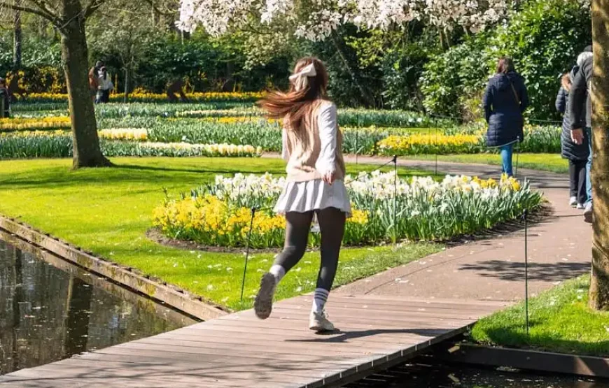 Keukenhof day trip from Amsterdam + Canal Cruise