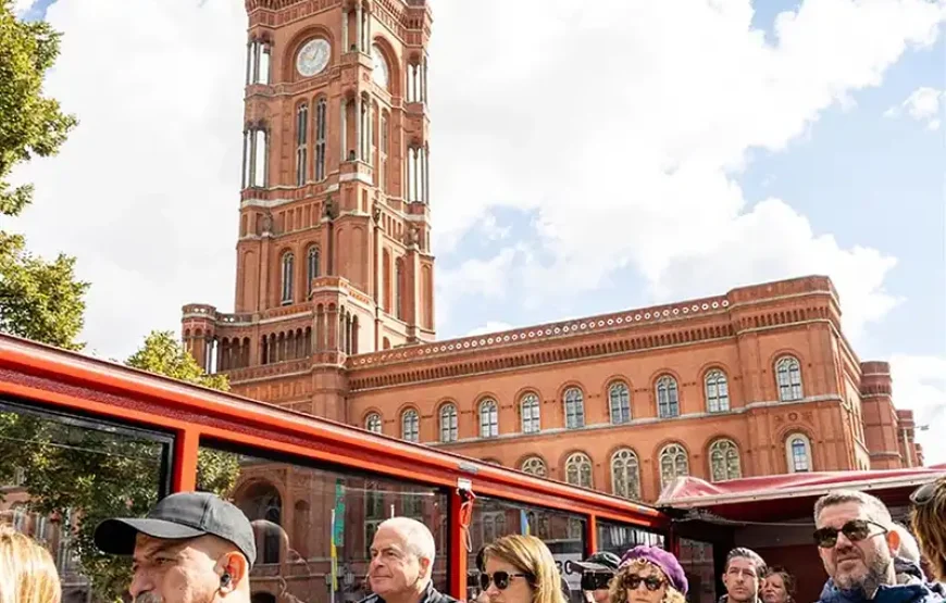 Hop-on Hop-off Bus Berlin + Historical City Cruise