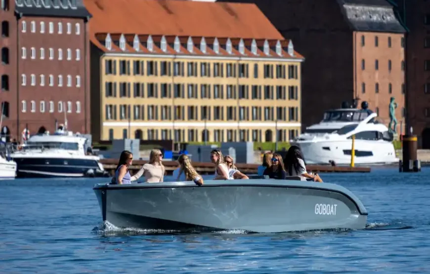 RED Sightseeing bus 24h + 1-hour GoBoat Guided Harbor Boat Tour