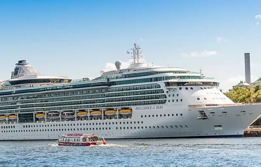 RED Sightseeing Stockholm Hop-on Hop-off boat 24 hours