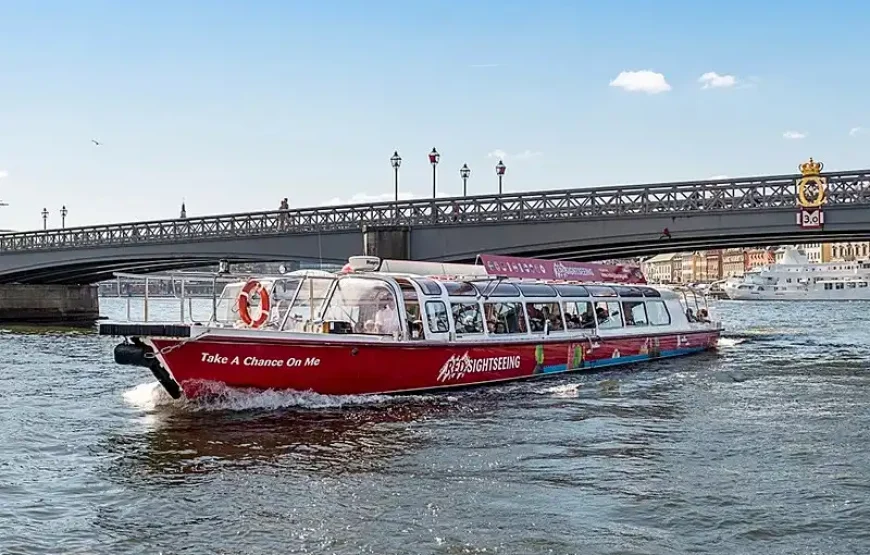 RED Sightseeing Stockholm bus + Winter Waterways Tour 24 hours