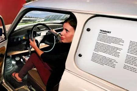 Hop-on Hop-off Bus Berlin + DDR Museum