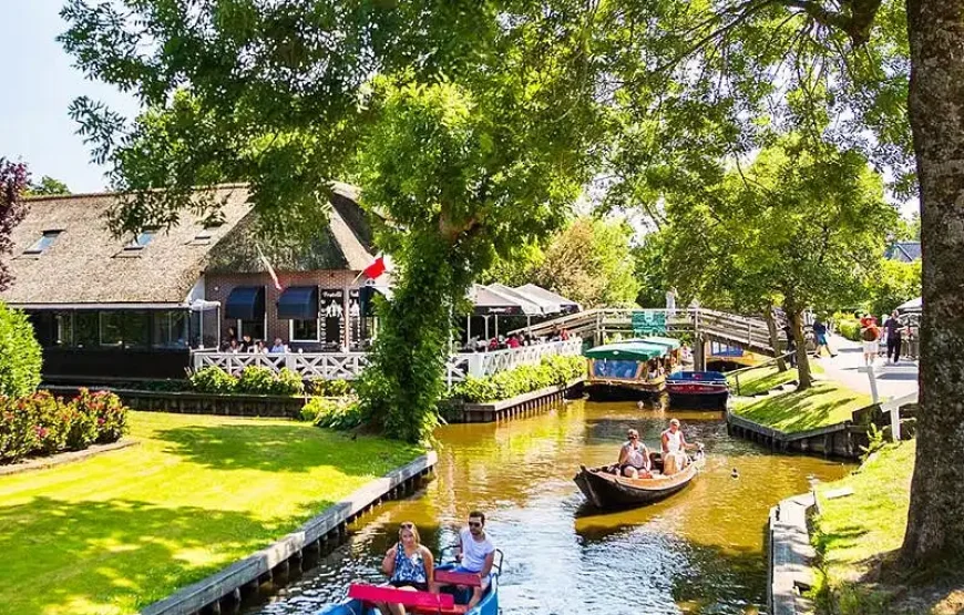 Giethoorn Tour