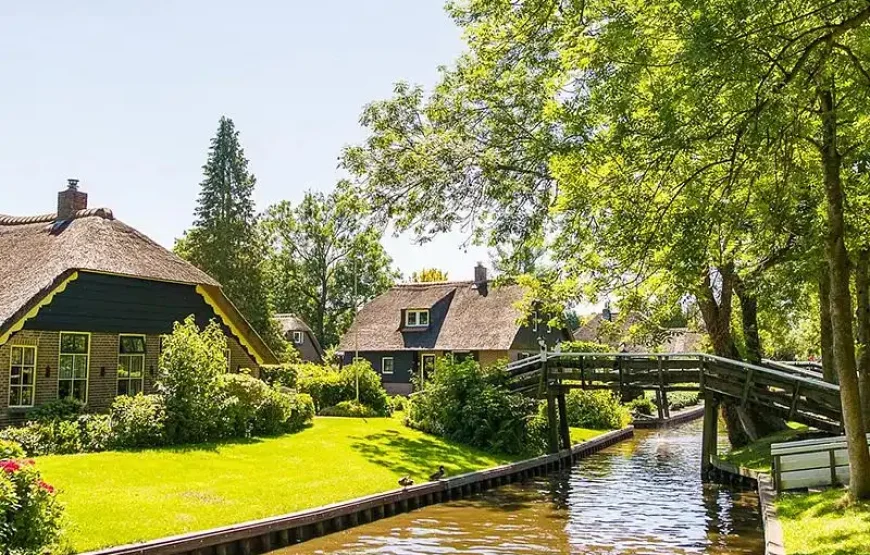 Giethoorn Tour