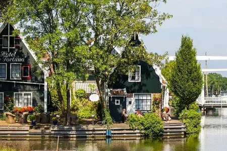 Zaanse Schans, Marken, Edam and Volendam Day Trip All-in Tour