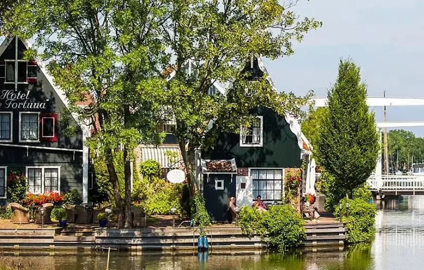 Zaanse Schans, Marken, Edam and Volendam Day Trip All-in Tour