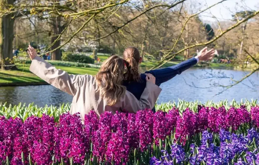 Keukenhof bus tour from Amsterdam With audio guide & Amsterdam canal cruise
