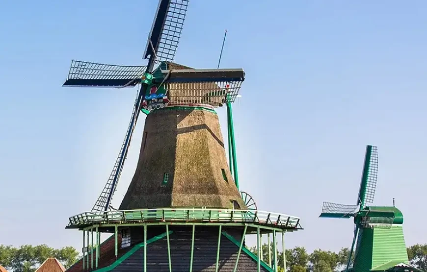 Keukenhof + Countryside and Windmills tour