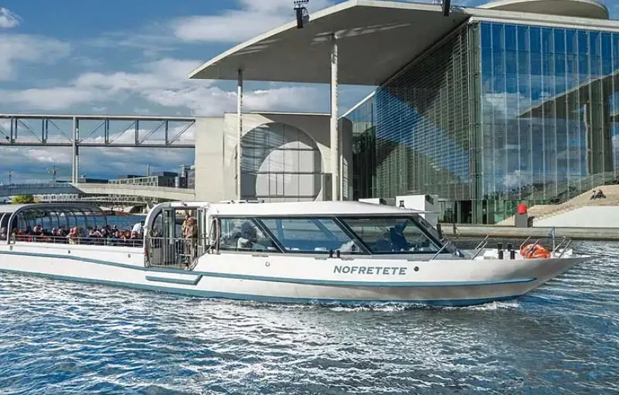 Hop-on Hop-off Bus Berlin + Historical City Cruise