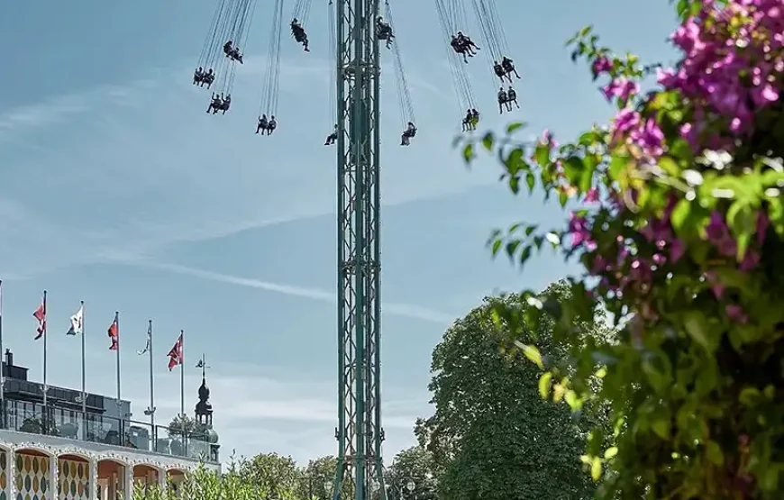 RED Sightseeing Copenhagen bus + Tivoli Gardens Saturday – Sunday