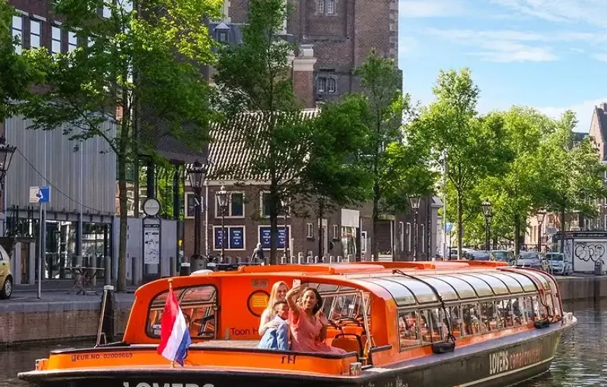 Van Gogh & Rembrandt + Amsterdam Canal Cruise Dutch show