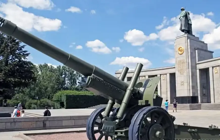 Sachsenhausen Concentration Camp – Guided Tour with Transport